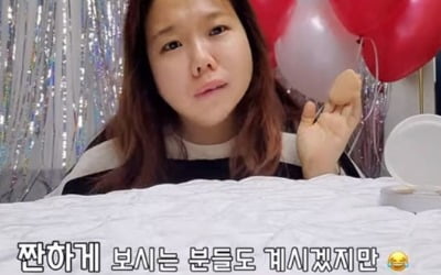 홍현희, 자가격리 시상식…풀메이크업+드레스 차림 '눈물'
