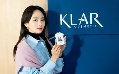 '선배, 그 립스틱' 원진아, 사원증 깜짝 공개…'열일' 중인 미모