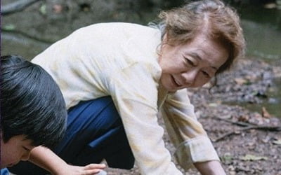 '미나리' 윤여정, 미국서 무려 7관왕