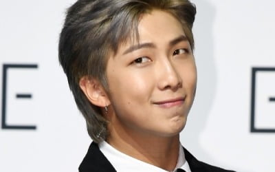 방탄소년단 RM, '오리 눈집게' 사진→관심 급증 '매진'까지 [종합]