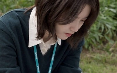 '허쉬' 임윤아, 추위도 못 말리는 연기 열정…대본에 밑줄 쫙