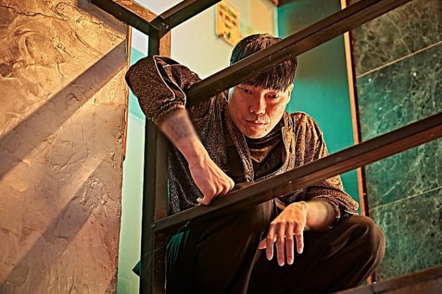 배진웅/사진=영화 '지푸라기라도 잡고 싶은 짐승들' 스틸