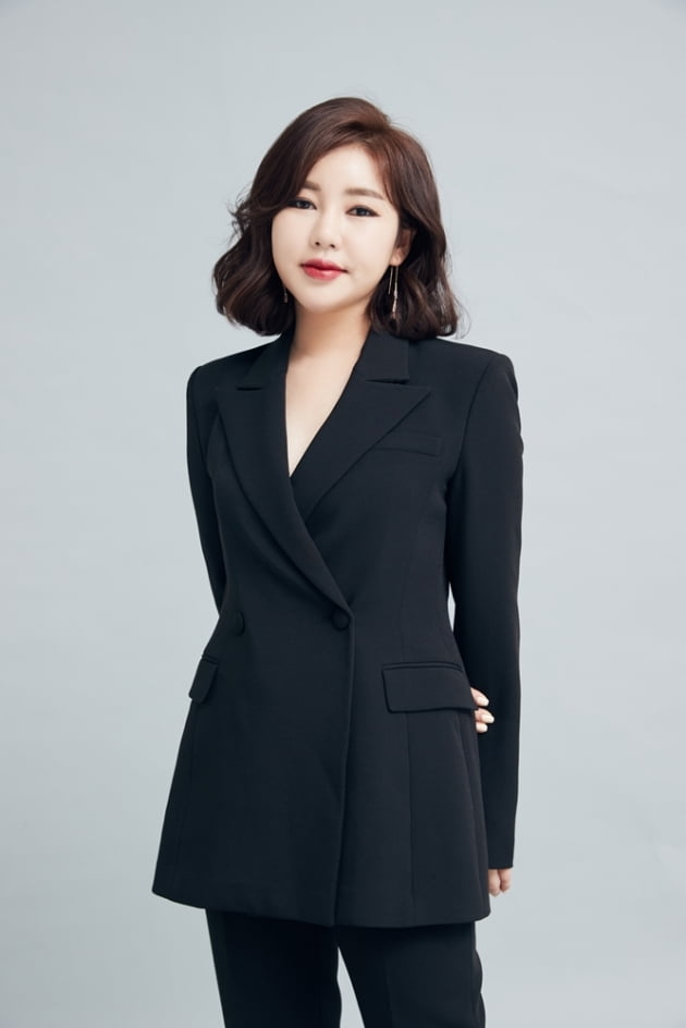 '가인의 품격' 송가인, 중소기업 돕기 위해 홈쇼핑 출연료 없이 출격