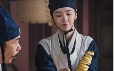 '철인왕후' 신혜선, 새로운 저 세상 요리는 '회오리 감자'