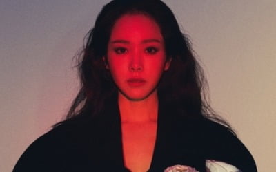한지민 화보, 고딕소설 주인공 같은 무드