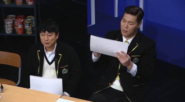 '아는 형님-훈수대통' 이수근(왼쪽), 서장훈 /사진제공=JTBC