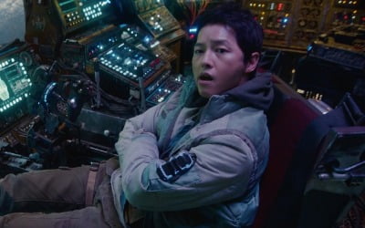 송중기X김태리 '승리호', 우주 SF 블록버스터에 도전장…예고편 공개