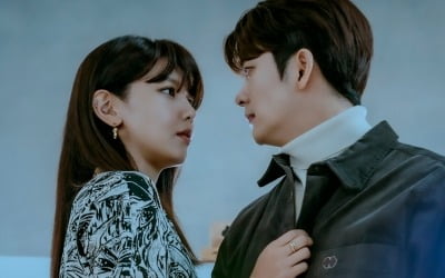 '런 온' 최수영X강태오, 닿기 1초 전 '초밀착'