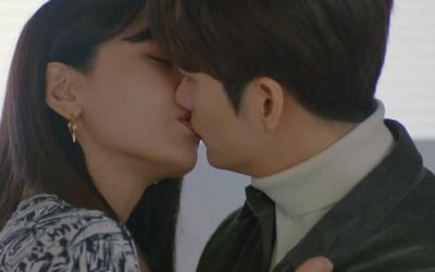 '런 온' 최수영♥강태오, 선 넘었다…'숨멎 키스'