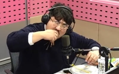 '철파엠' 강재준, 아침부터 해산물 폭풍 먹방…출근길은 '꼬르륵' [종합]