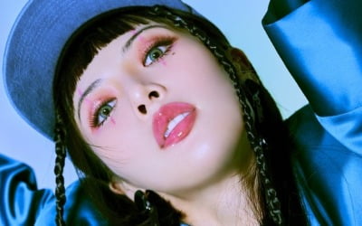 현아, 신보 트랙리스트 공개…싸이·던 지원사격