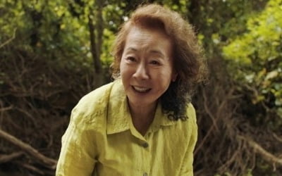 윤여정, 美 흑인비평가협회 여우조연상 '14관왕'…오스카 보인다