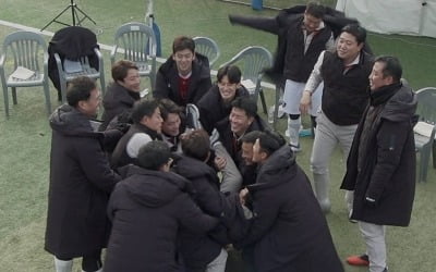 '뭉쳐야 찬다' 안정환 행가레 포착…어쩌다FC 우승, 유종의 美?