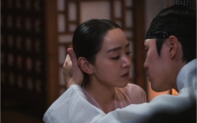 '철인왕후' 신혜선♥김정현 동침, 입맞춤 1초 전 포착