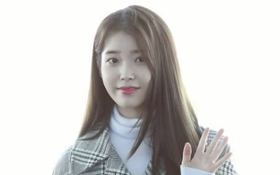 아이유 측 "비공개 카페 악성 게시, 강력 대응" [전문]