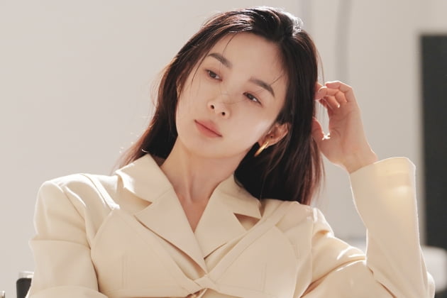 이청아는 극 중 사건을 해결한 후 미국으로 돌아간 제이미 레이튼에 관해 "도착하자마자 코로나 검사를 먼저 하고 부모님을 뵈러 갔을 것 같다"고 전했다. /사진제공=킹스랜드