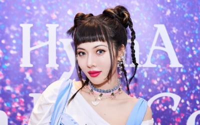 中에서 난리난 현아, 컴백 30분 만에 트리플 골드