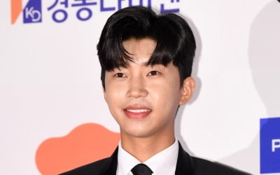 임영웅, 최고의 스타 또 한 번 증명…'2020 뮤빗 어워즈' 3관왕