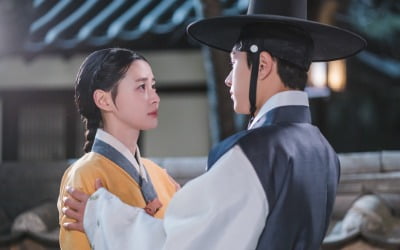 '암행어사' 김명수X권나라, 엇갈림 끝 재회 '애틋 눈빛'