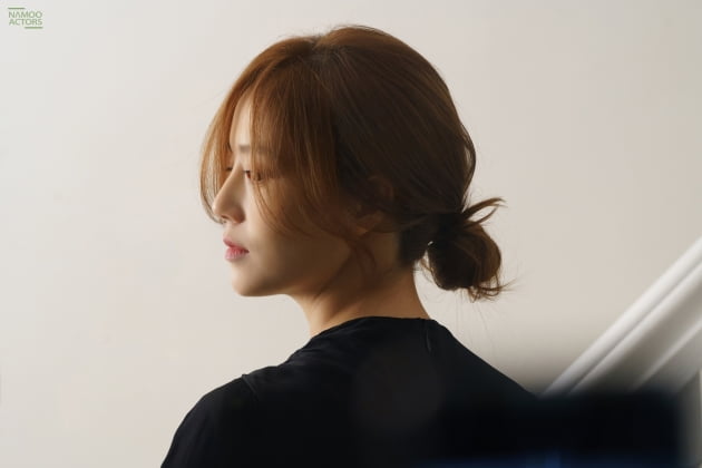 배우 문채원 화보 비하인드컷 / 사진제공=나무엑터스
