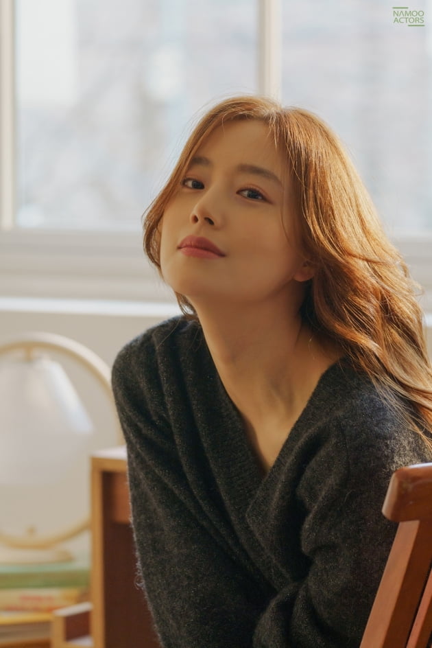배우 문채원 화보 비하인드컷 / 사진제공=나무엑터스