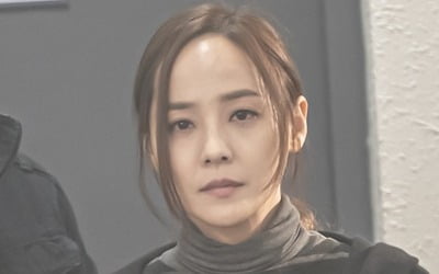 '펜트하우스2' 유진, 긴 머리+서늘한 눈빛…오윤희가 달라졌다