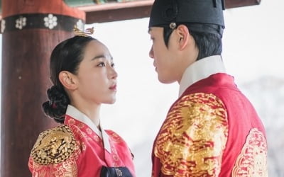 '철인왕후' 신혜선X김정현, 회임 반전 후 초밀착 포옹