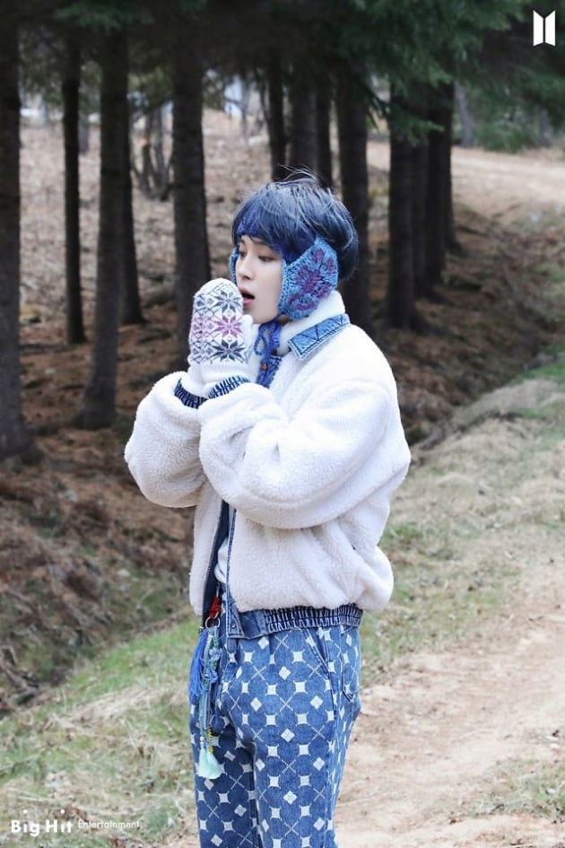 방탄소년단 지민, '소복소복' 윈터패키지 맛보기' 입덕 회전문