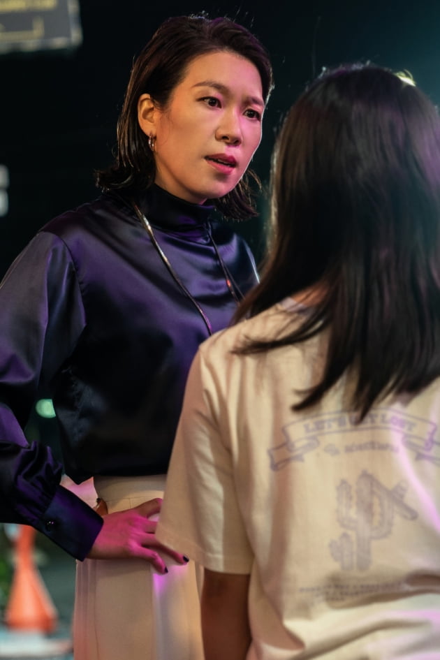 배우 류현경(위), 염혜란(아래)./ 사진제공=롯데엔터테인먼트
