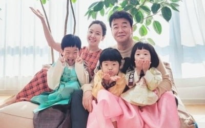 백종원♥소유진, 설날에도 알콩달콩…삼남매와 '찰칵'