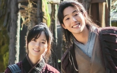 '달이 뜨는 강' 지수X김소현, 비하인드 심쿵 케미