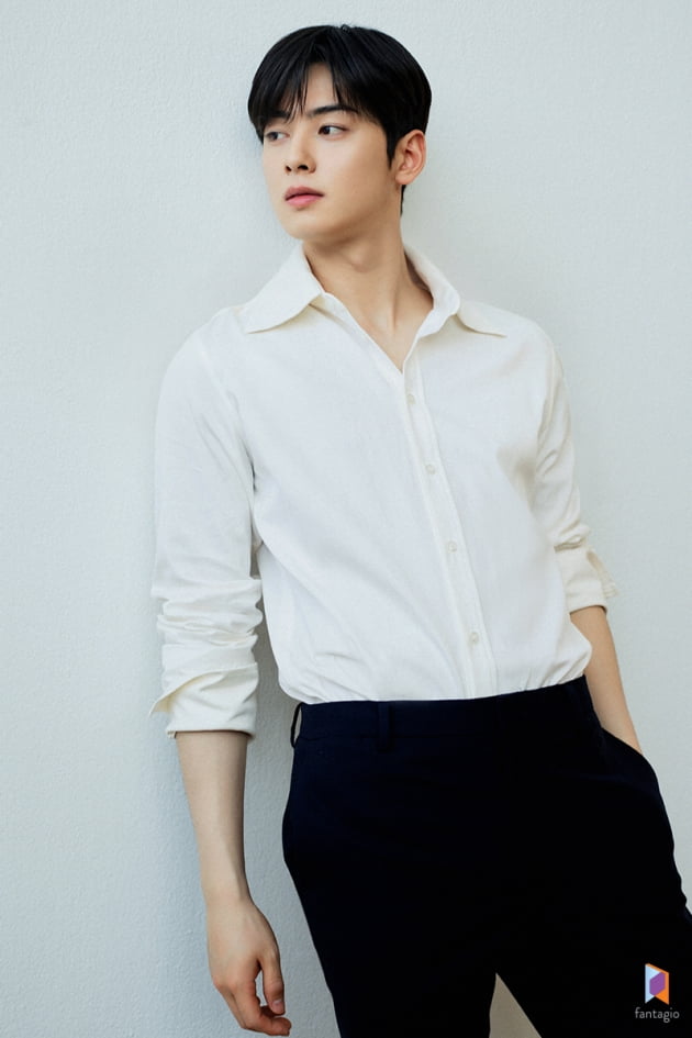 차은우는 실제 연애 스타일에 관해 "거짓말을 잘 못한다. 극 중 이수호처럼 직접적으로 마음을 표현하는 편"이라고 전했다. /사진제공=판타지오