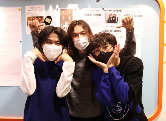 가수 이무진(왼쪽부터), 정홍일, 이승윤. /사진제공=쇼플레이 엔터테인먼트