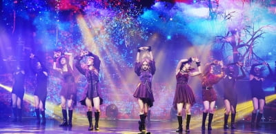 '핫데뷔' 픽시 "롤모델=2NE1, 간절·설렘 담아 무대 찢을래요" [종합]