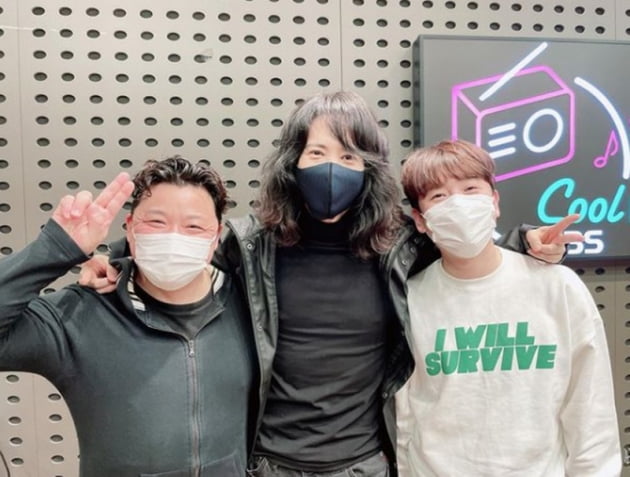 윤정수 양준일 남창희 / 사진 = '미스터 라디오' 인스타그램