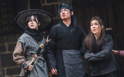 '달이 뜨는 강' 김소현X지수, 친구들 위해 급습…첫 협동 작전