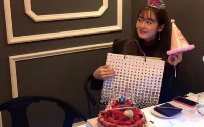 성유리, 41번째 생일 인증…옥주현 "막내 축하해♥"