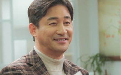 '결사곡' 전노민, 불륜 감추려는 속내? 아내에게 꽃다발 '씁쓸'