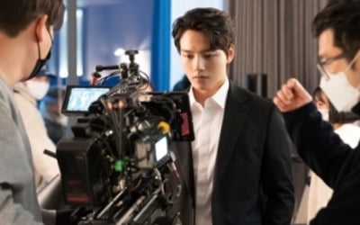 '괴물' 여진구, 연기 괴물로 돌아왔다 '비하인드컷' 공개