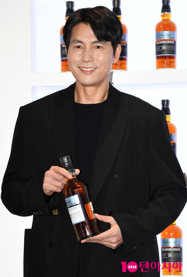 [TEN 포토] 정우성 '아침부터 열일중'