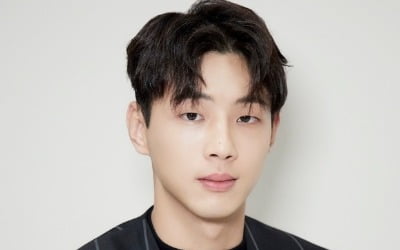 지수 측 "위압적 성폭력 사실 무근, 모든 활동 중단" [전문]