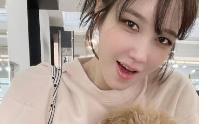 이지아, 카메라 밖에서도 나애교네…'고혹美' 한도 초과