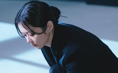'대박부동산' 장나라, 핏기 없는 얼굴+쪽진 머리…퇴마사 비주얼 완성