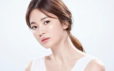 "아름다움의 끝은 어딜까"…송혜교, 송윤아의 미모 칭찬에 '웃음'