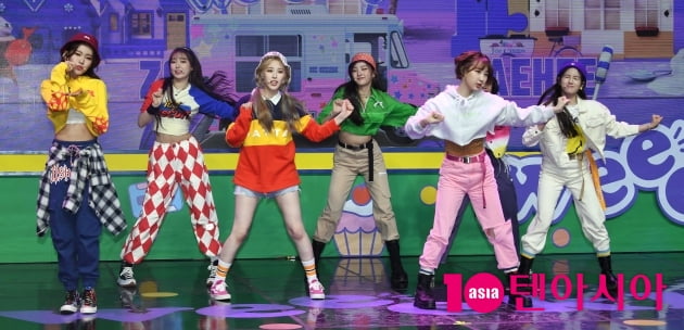[TEN 포토] 위클리 '톡톡 튀는 무대'
