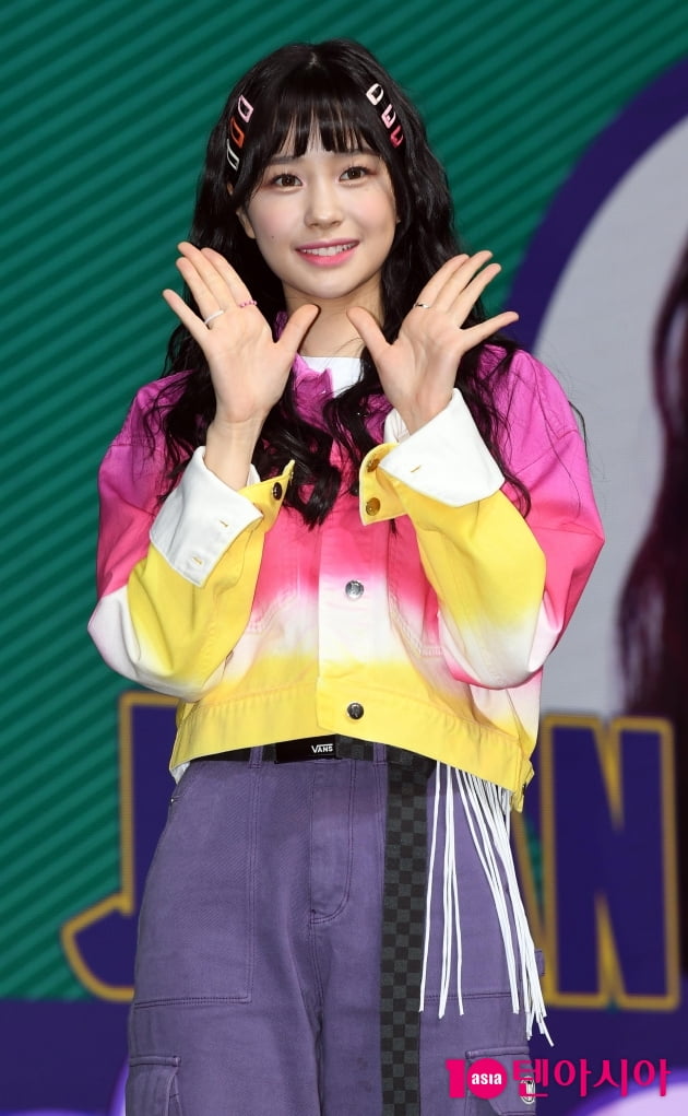 [TEN 포토] 위클리 지한 '귀여운 보조개 미소'
