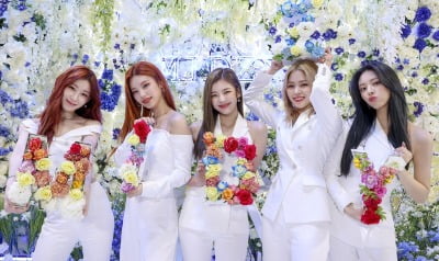 ITZY, '팬 파티'를 열었는데 미모 난리난 '비주얼 파티'