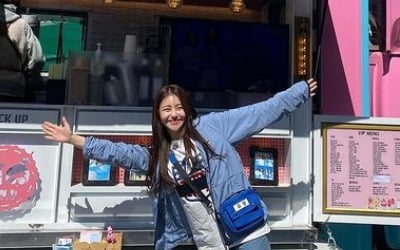 '꼬북좌' 유정, 화사한 눈웃음 "배 나왔지만 행복해"