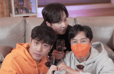 신화는 그래도 신화다…불화 종식시키고 '데뷔 23주년'