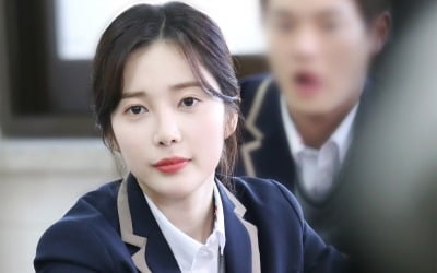 에이프릴 채경, '1시 11분' 첫 정극 도전…'청순만랩' 비주얼